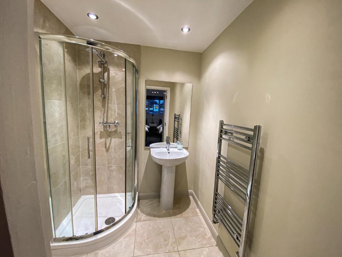 Heathrow/Ashford Hospital/Twickenham Short Stay Apartment Stanwell Екстериор снимка